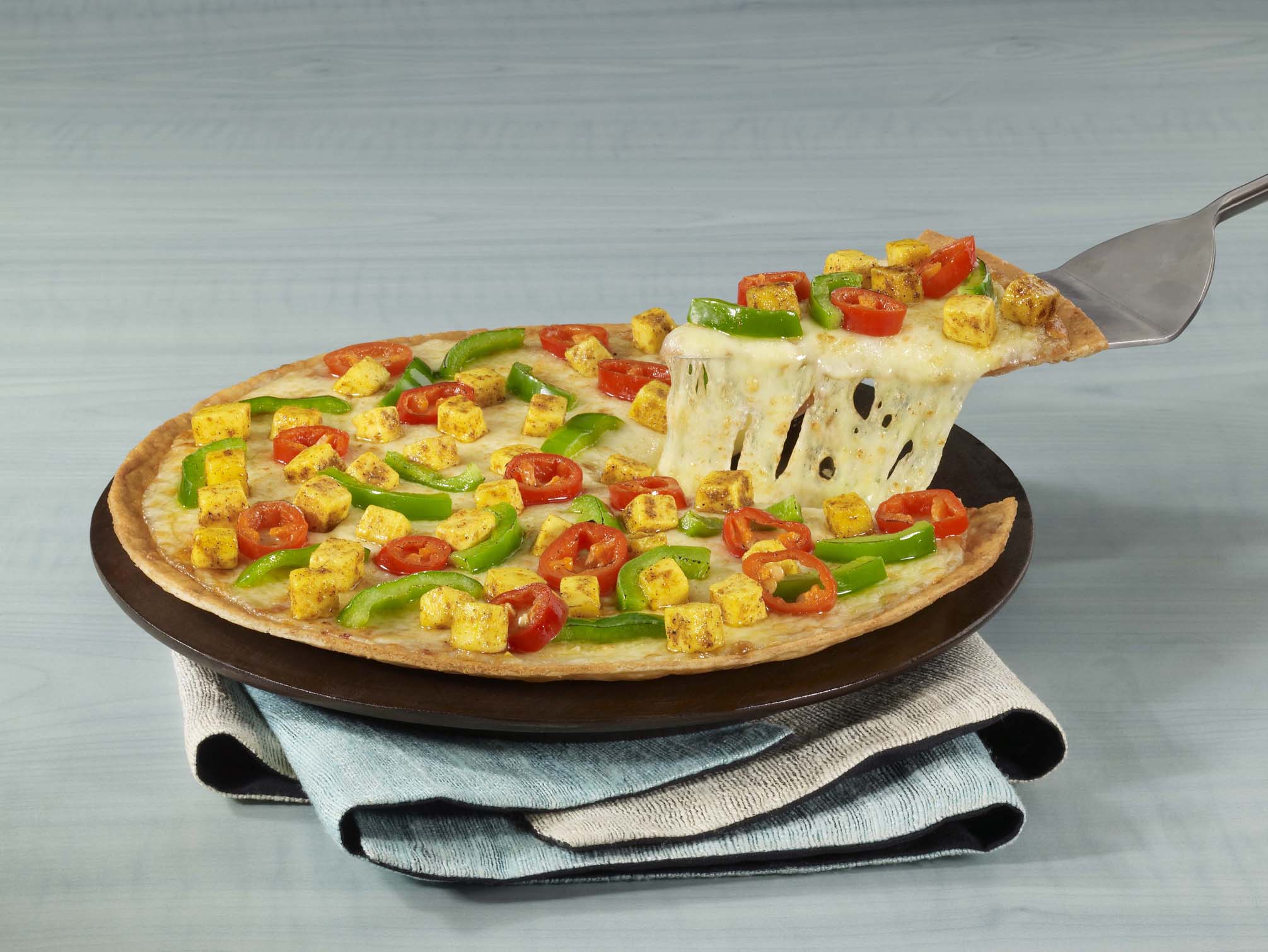 Crust stretched pizza pan hut hand vs 4 Main